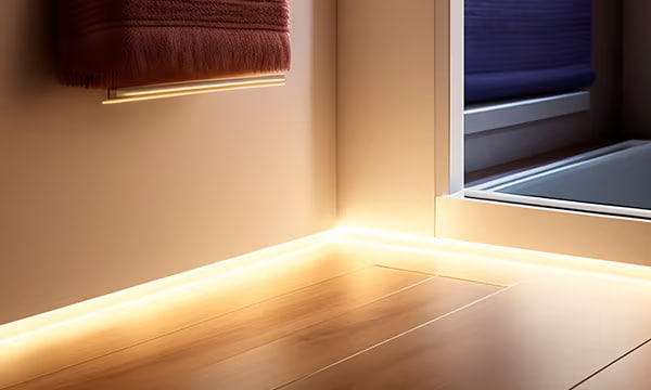 Пример освещения плинтуса светодиодными лентами